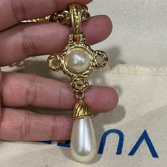 VINTAGE GIVENCHY DOUBLE LAYER PEARL NACKLACE - Picture 5 of 6